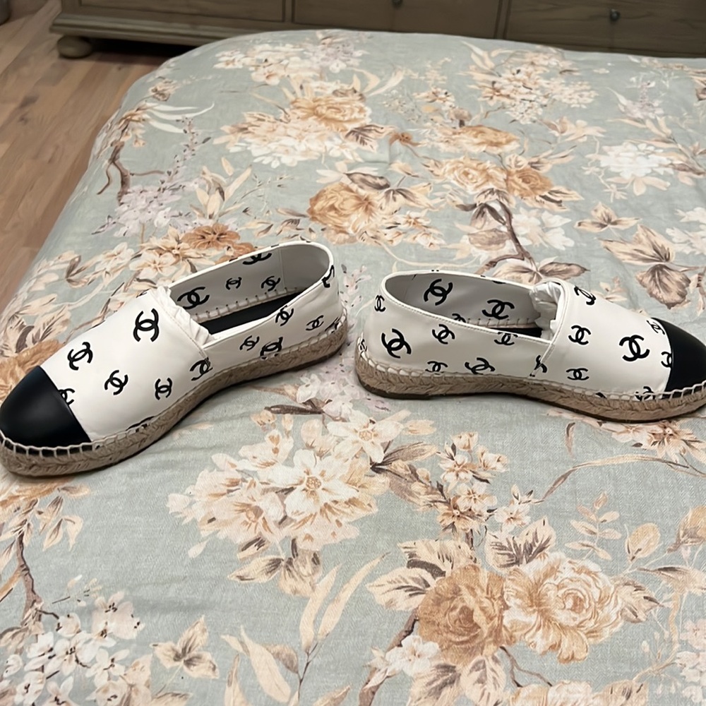 Authentic Chanel leather espadrilles - Picture 6 of 8